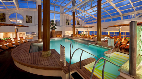 Piscina cubierta a bordo del Celebrity Constellation CRUCEROS DE LUJO CELEBRITY CONSTELLATION CELEBRITY CRUISES OFERTAS